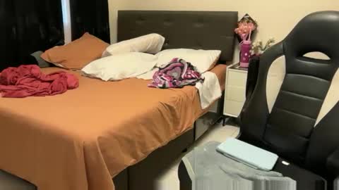 Snapshot of _ashley27 chatting on October 14, 2025, 2:56 am Angie online show from October 14, 2025, 2:56 am