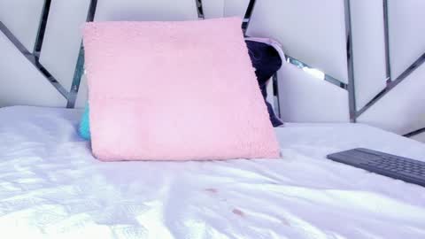 Aura online show from December 30, 2024, 10:12 pm