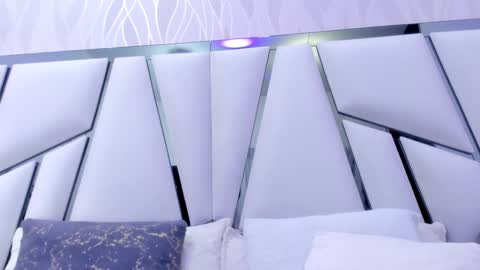 Aura online show from February 25, 2025, 3:09 am