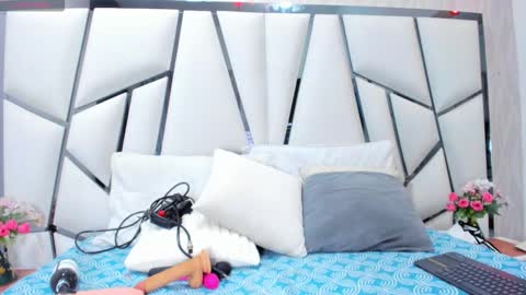 Aura online show from September 19, 2025, 10:21 pm