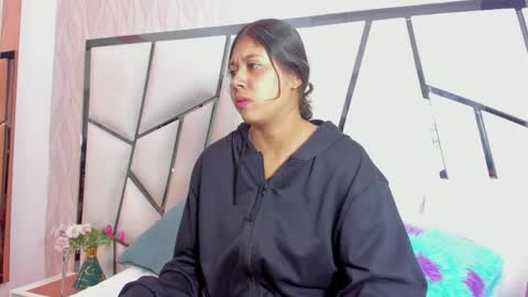Snapshot of _aurora18 chatting on April 27, 2026, 3:04 am Aura online show from April 27, 2026, 3:04 am
