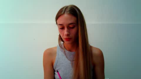 Snapshot of _aurora_sweet chatting on September 13, 2025, 1:11 pm _aurora_sweet online show from September 13, 2025, 1:11 pm