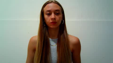 Snapshot of _aurora_sweet chatting on September 16, 2025, 7:42 am _aurora_sweet online show from September 16, 2025, 7:42 am