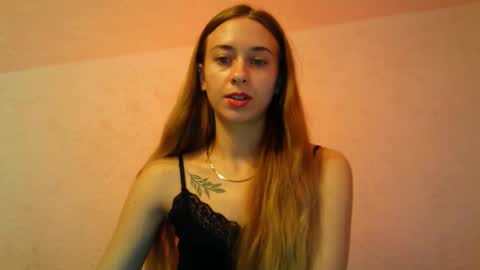 Snapshot of _aurora_sweet chatting on October 29, 2025, 8:49 am _aurora_sweet online show from October 29, 2025, 8:49 am