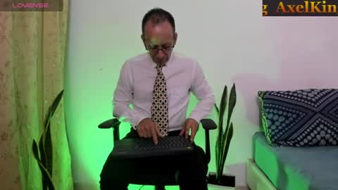 Axel online show from July 27, 2026, 11:39 am