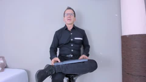 Snapshot of _axelking_ chatting on November 10, 2025, 11:53 am _axelking_ online show from November 10, 2025, 11:53 am