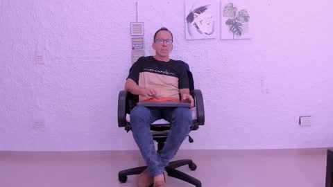 _axelking_ online show from February 16, 2026, 11:39 am