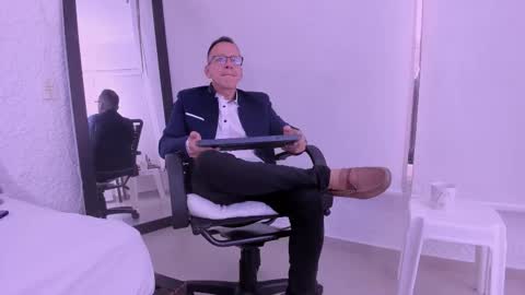 _axelking_ online show from February 25, 2026, 11:31 am