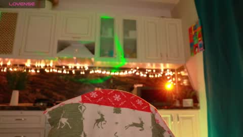 Snapshot of _axolot_ chatting on December 12, 2024, 3:21 am Olivia online show from December 12, 2024, 3:21 am