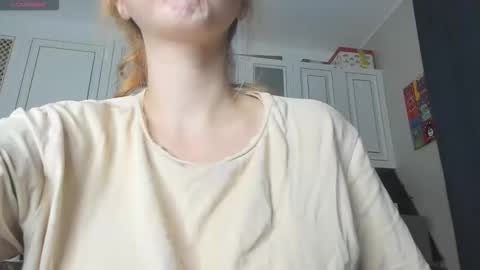 Snapshot of _axolot_ chatting on October 21, 2025, 8:20 pm Olivia online show from October 21, 2025, 8:20 pm