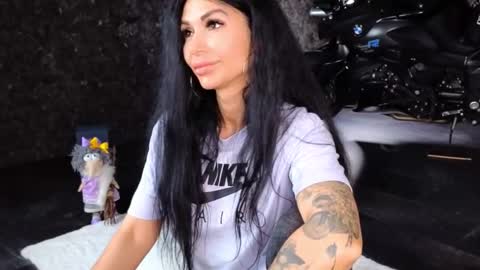Julia online show from September 9, 2025, 6:57 am