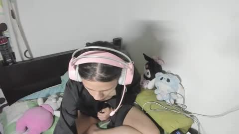 _baby_vi online show from December 17, 2025, 6:14 pm