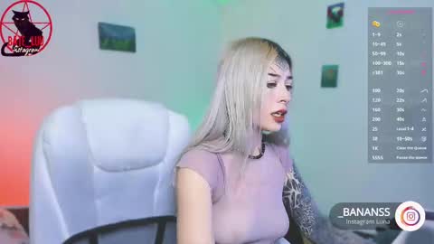 Lunita  online show from November 17, 2025, 5:02 am