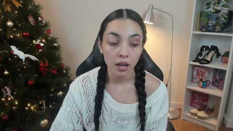 Bella Evans online show from December 12, 2024, 6:47 am