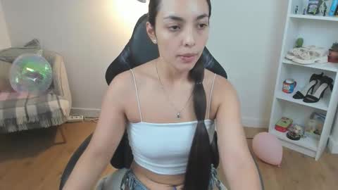 Bella Evans online show from September 22, 2025, 4:47 am