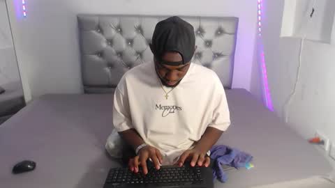 Andrew online show from November 11, 2025, 6:41 pm