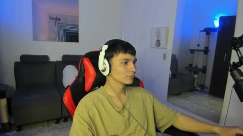 Snapshot of _blakee chatting on December 31, 2024, 2:51 am B L A K E online show from December 31, 2024, 2:51 am