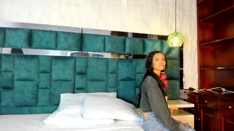 _bonnyandclyde online show from February 2, 2026, 1:10 pm