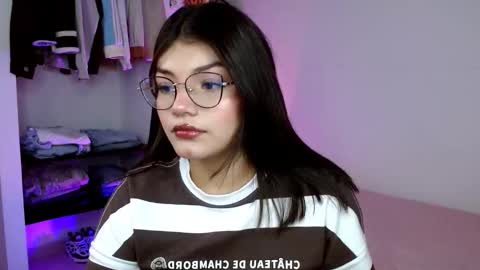 Snapshot of _camilaaa__ chatting on November 3, 2025, 1:29 am online show from November 3, 2025, 1:29 am