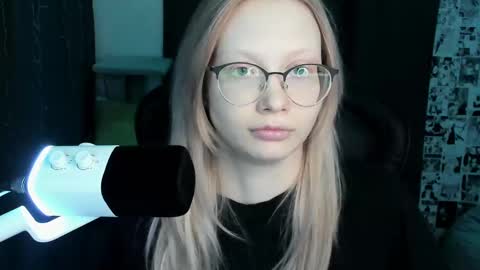 Merlizz online show from March 10, 2025, 1:56 am