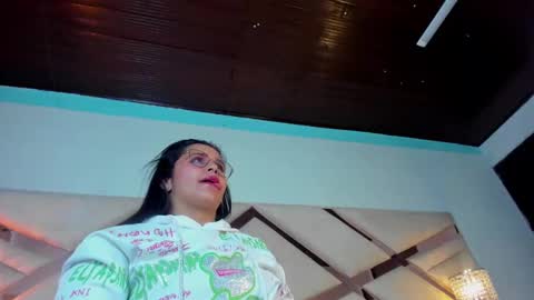 Caroline Sweet online show from December 19, 2024, 7:07 am