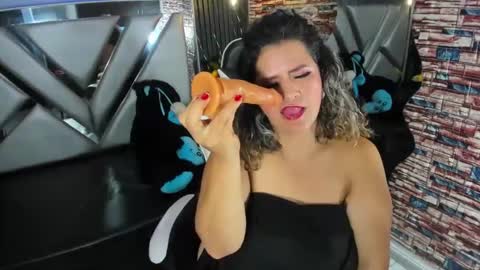 Snapshot of _casandra11 chatting on January 5, 2025, 9:05 am _casandra11 online show from January 5, 2025, 9:05 am