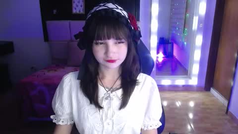 _charlotte_collins_ online show from November 28, 2025, 2:42 pm