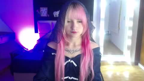 Snapshot of _charlotte_collins_ chatting on June 22, 2026, 3:53 pm _charlotte_collins_ online show from June 22, 2026, 3:53 pm