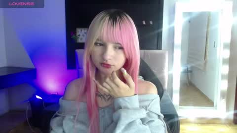 Snapshot of _charlotte_collins_ chatting on June 27, 2026, 3:28 pm _charlotte_collins_ online show from June 27, 2026, 3:28 pm