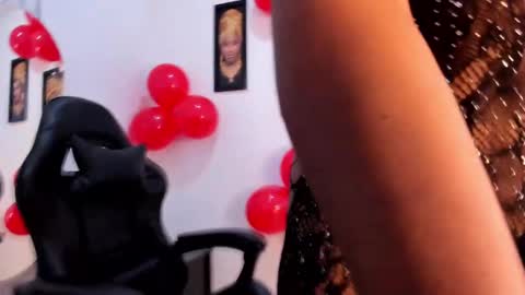 Snapshot of _charlottedavis chatting on February 19, 2025, 3:27 pm _charlottedavis online show from February 19, 2025, 3:27 pm