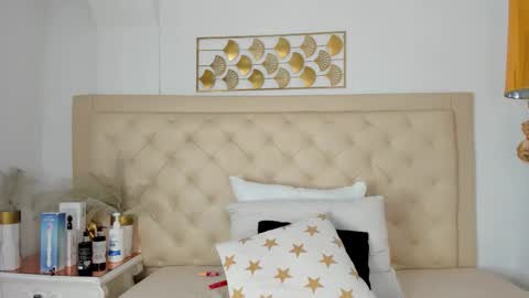 Chloe  online show from September 30, 2025, 11:37 am