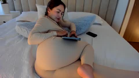 Snapshot of _dara_ chatting on February 19, 2025, 10:20 pm Dara online show from February 19, 2025, 10:20 pm