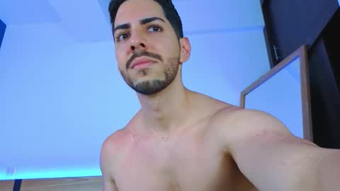 Snapshot of _davidwolf chatting on November 5, 2025, 10:32 pm David online show from November 5, 2025, 10:32 pm