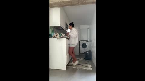  elena barra online show from September 18, 2025, 10:28 am