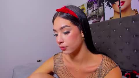 Elettra online show from March 3, 2025, 7:39 pm