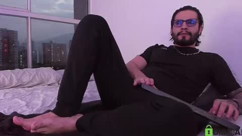  -         online show from November 24, 2025, 10:53 pm