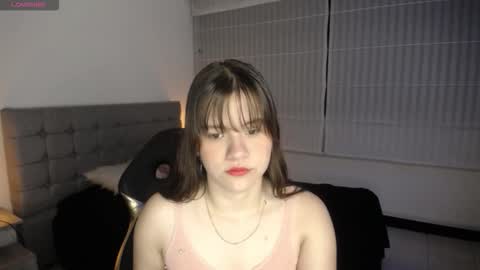 Snapshot of _emaa_ chatting on October 19, 2025, 12:39 pm _emaa_ online show from October 19, 2025, 12:39 pm