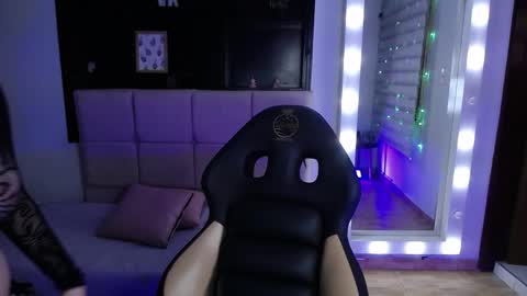 Snapshot of _emaa_ chatting on November 12, 2025, 7:57 pm _emaa_ online show from November 12, 2025, 7:57 pm