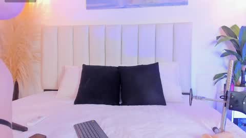 Snapshot of _emily_queen chatting on June 3, 2026, 5:54 am Emily Queen online show from June 3, 2026, 5:54 am