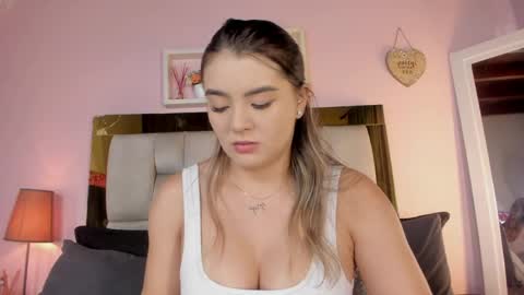 Isabella online show from May 20, 2026, 12:11 pm