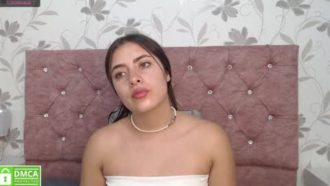 Snapshot of _emma_diamond_ chatting on December 4, 2024, 7:56 pm Emma online show from December 4, 2024, 7:56 pm