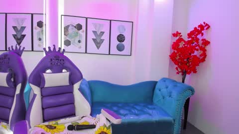 Ema  online show from September 13, 2025, 3:50 am