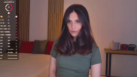 _esmeraldiyaa_ online show from July 24, 2026, 8:07 pm