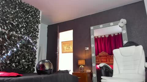 Snapshot of _eufrates_ chatting on December 9, 2024, 4:47 pm EUFRATES online show from December 9, 2024, 4:47 pm