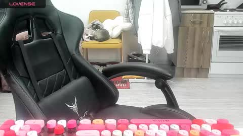 Snapshot of _feralberry__ chatting on February 6, 2026, 7:56 am Alis online show from February 6, 2026, 7:56 am