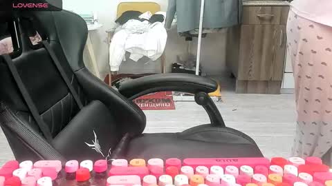 Snapshot of _feralberry__ chatting on February 12, 2026, 8:31 am Alis online show from February 12, 2026, 8:31 am