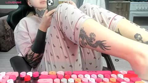 Snapshot of _feralberry__ chatting on February 15, 2026, 7:16 am Alis online show from February 15, 2026, 7:16 am