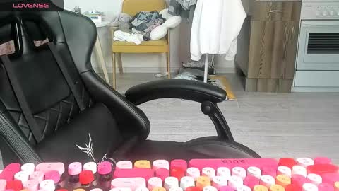 Snapshot of _feralberry__ chatting on February 27, 2026, 8:03 am Alis online show from February 27, 2026, 8:03 am