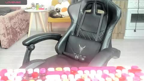 Snapshot of _feralberry__ chatting on March 4, 2026, 2:45 pm Alis online show from March 4, 2026, 2:45 pm