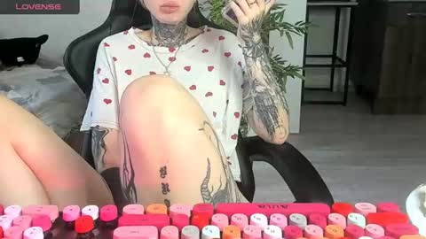 Snapshot of _feralberry__ chatting on June 12, 2026, 6:45 am Alis online show from June 12, 2026, 6:45 am